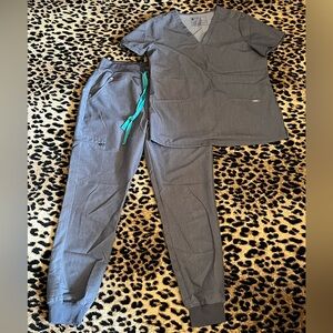 Women’s Fig Scrub Set- Heather Gray